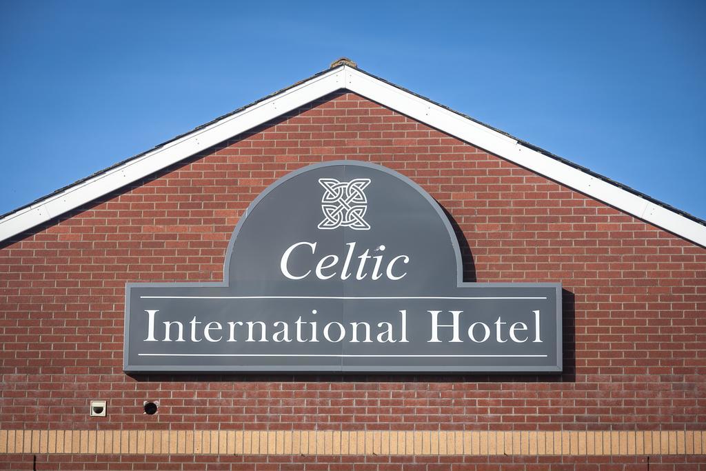 Celtic International Hotel Cardiff Airport Barry Buitenkant foto