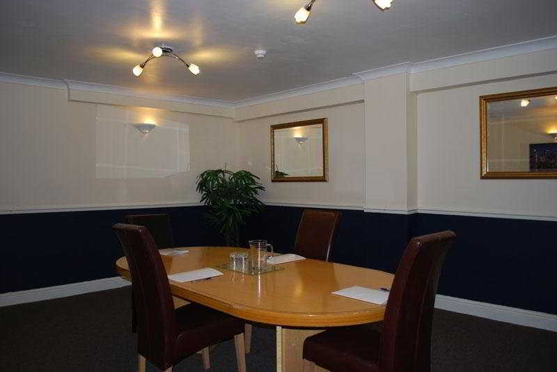 Celtic International Hotel Cardiff Airport Barry Buitenkant foto
