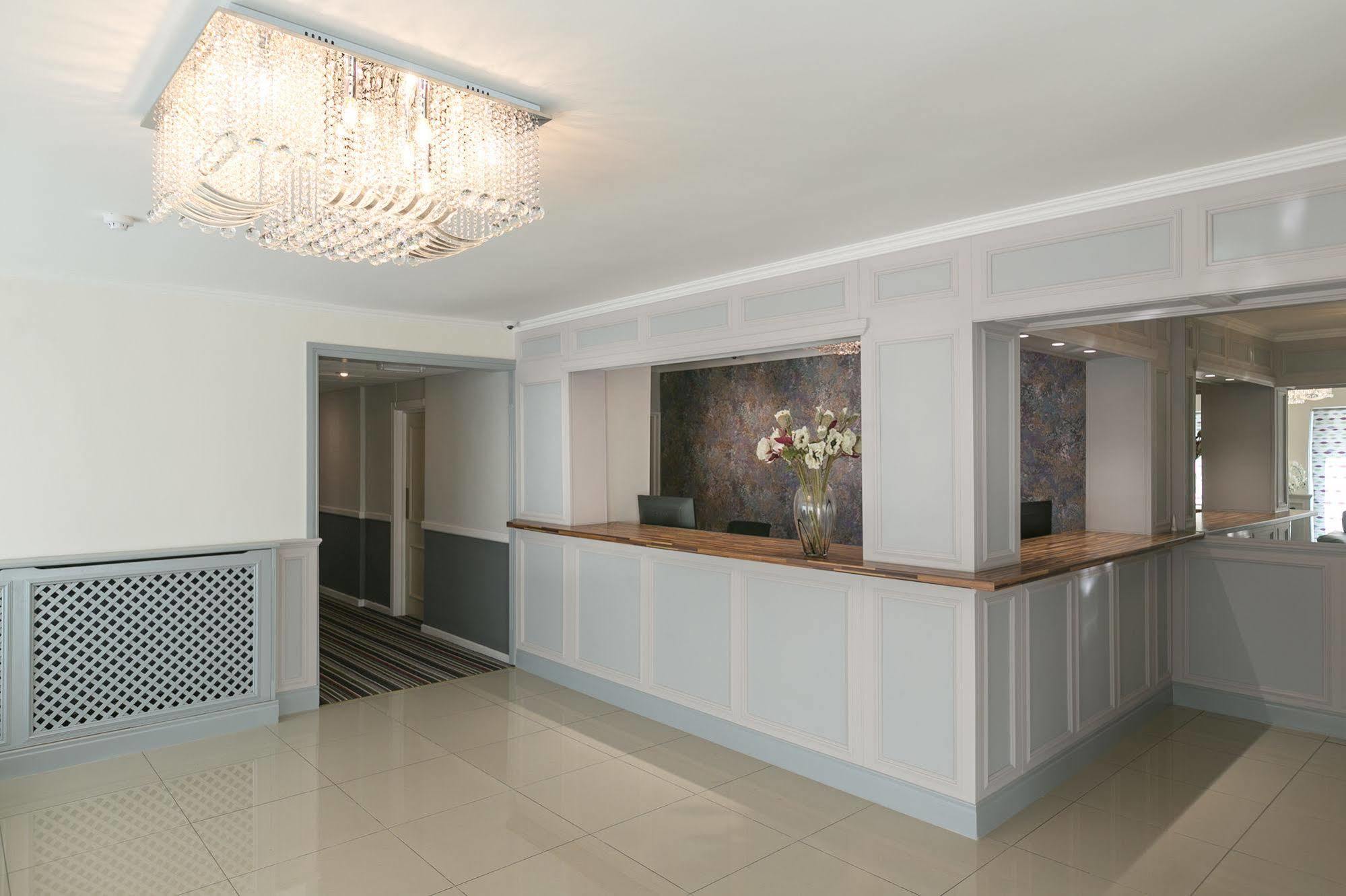 Celtic International Hotel Cardiff Airport Barry Buitenkant foto