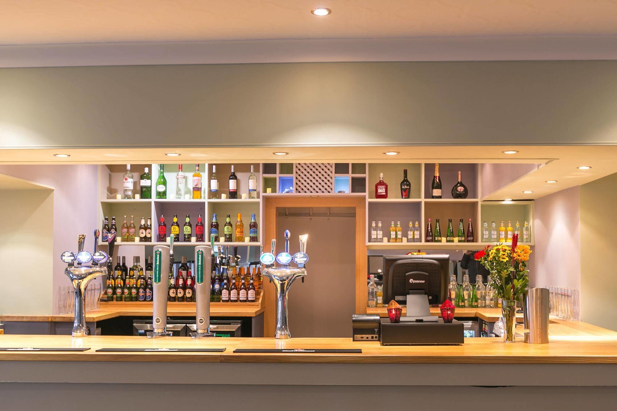 Celtic International Hotel Cardiff Airport Barry Buitenkant foto