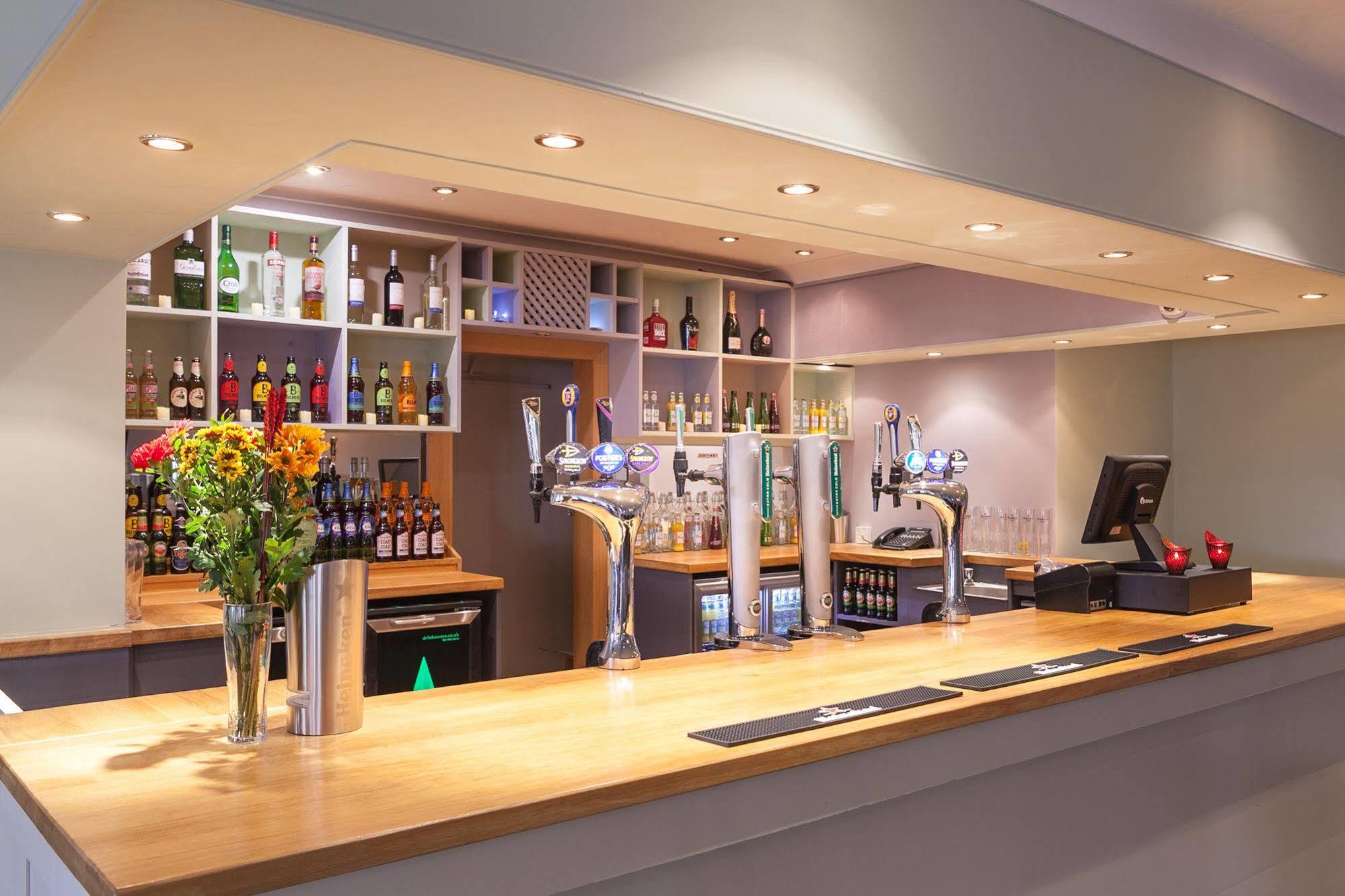 Celtic International Hotel Cardiff Airport Barry Buitenkant foto